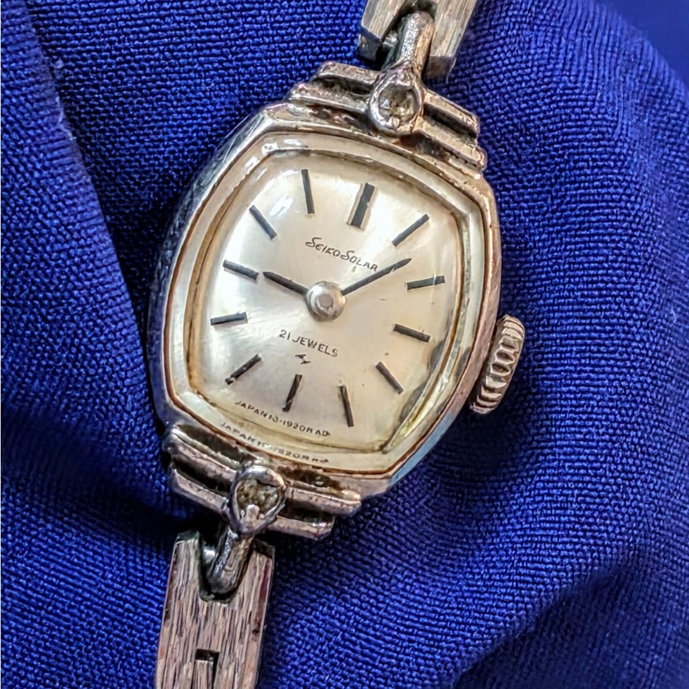 Seiko Vintage 21 Jewels 1960s Petite Women's Watch